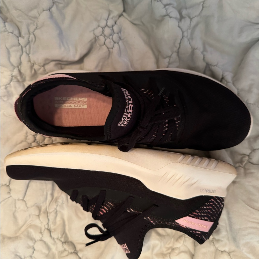 Skechers Women's Black and Pink